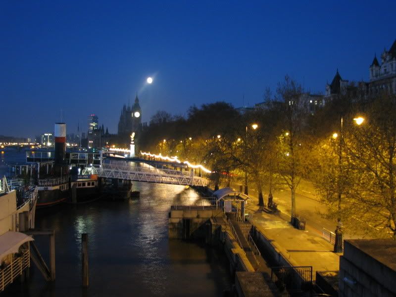 Moonlight along the Thames