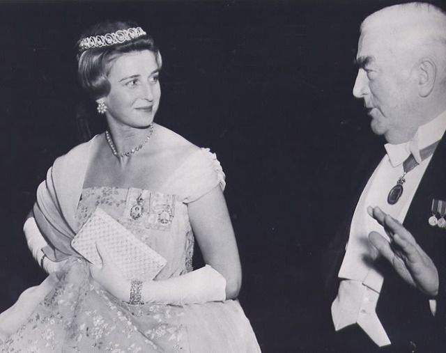 Princess Alexandra - pearls-diamonds-neclace-tiara