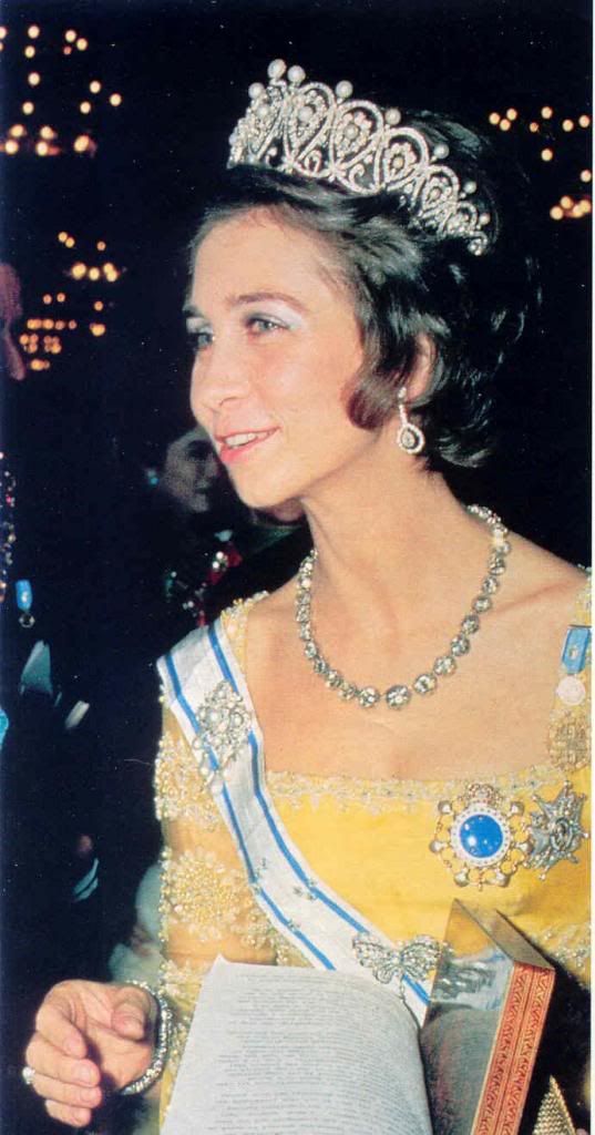 Queen Sofia wearing Queen Mercedes' brooch