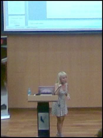 Xiaxue on stage