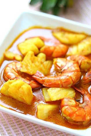 pineapple and prawn curry