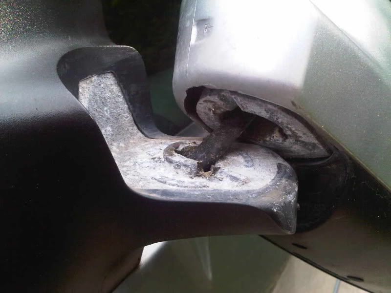 Broken side mirror housing VW Vortex Volkswagen Forum