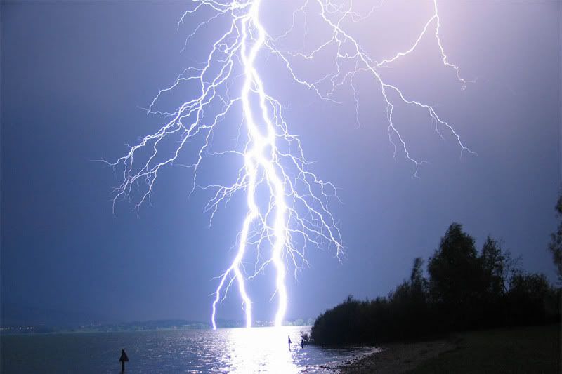 lightning2a7znf3.jpg