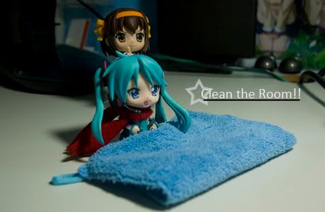 Haruhi: Clean!!!! Kagamiku: Weeeeeee~!!