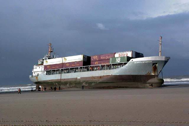 [http://i118.photobucket.com/albums/o96/ahsoon18/Accident-Aground.jpg]