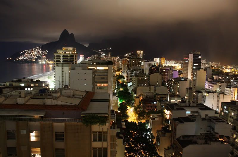 IMAGE(<a href="http://i118.photobucket.com/albums/o98/Philooo666/roofAtNight1.jpg" rel="nofollow">http://i118.photobucket.com/albums/o98/Philooo666/roofAtNight1.jpg</a>)
