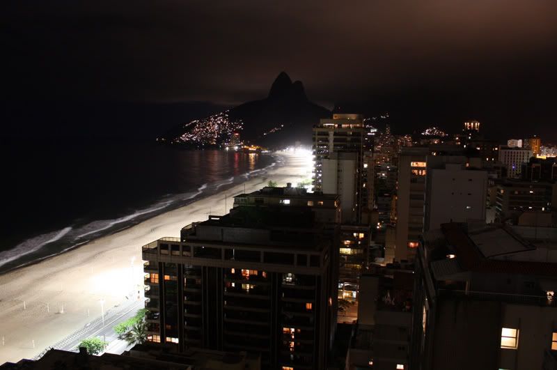 IMAGE(<a href="http://i118.photobucket.com/albums/o98/Philooo666/roofAtNight2.jpg" rel="nofollow">http://i118.photobucket.com/albums/o98/Philooo666/roofAtNight2.jpg</a>)