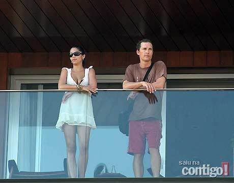 mcconaughey-camila-alves-230209-11.jpg