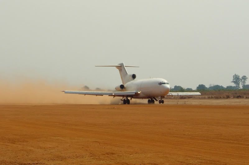 Photo of a 727 taking off from a dirt strip